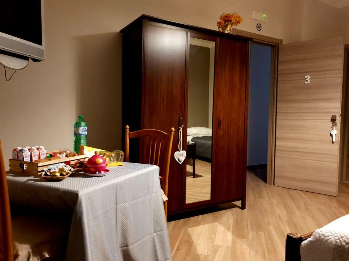 B&B Tre Passi Dalla Torre Montesarchio Exterior foto